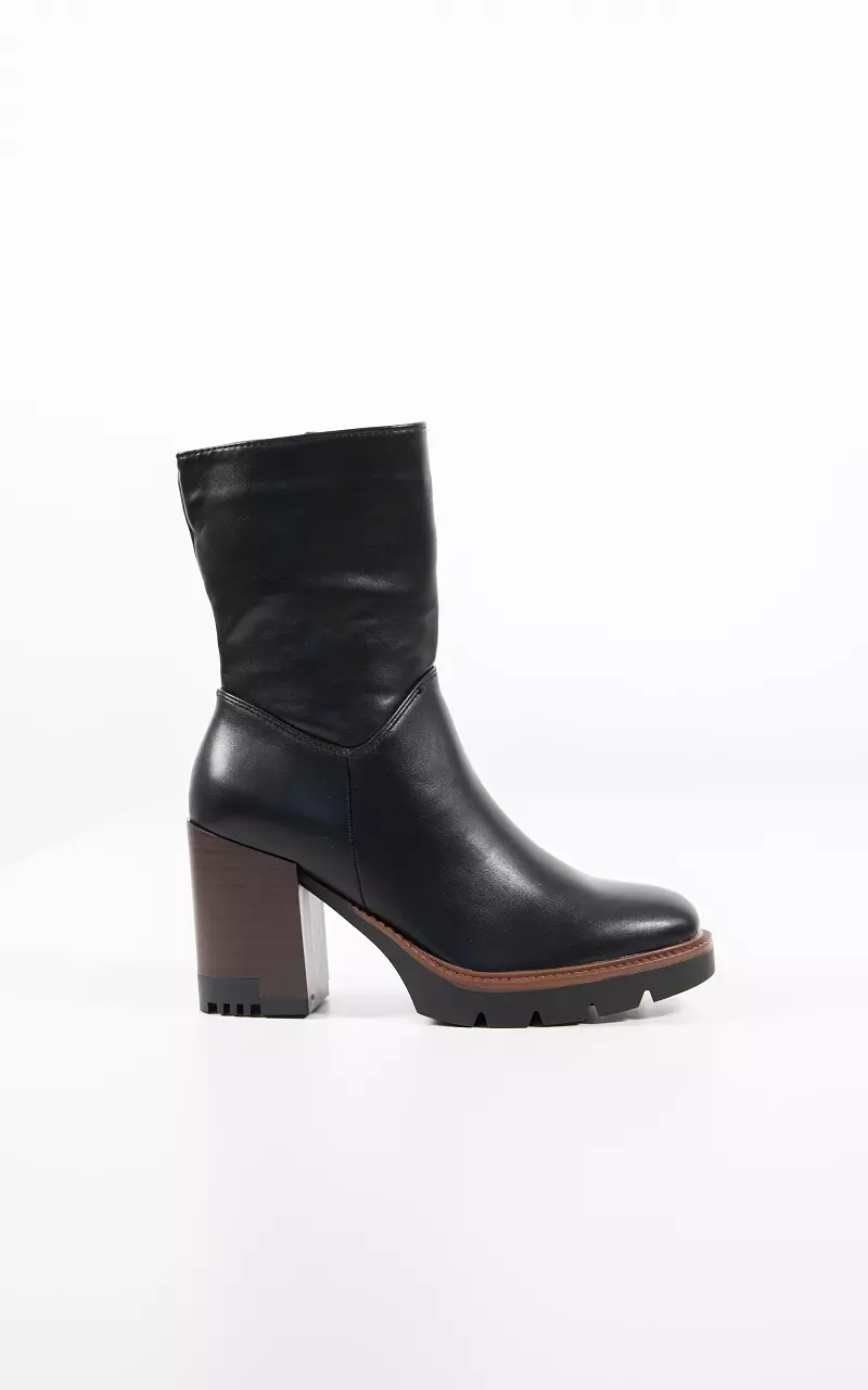 Leather look boots Black