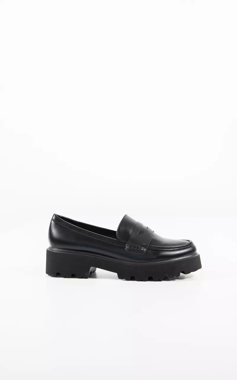 Leather look loafer Zwart