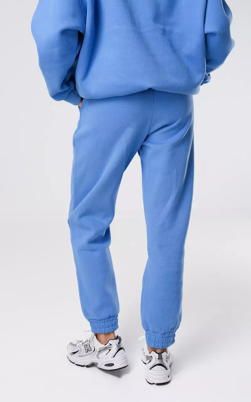Sweatpants with two side pockets