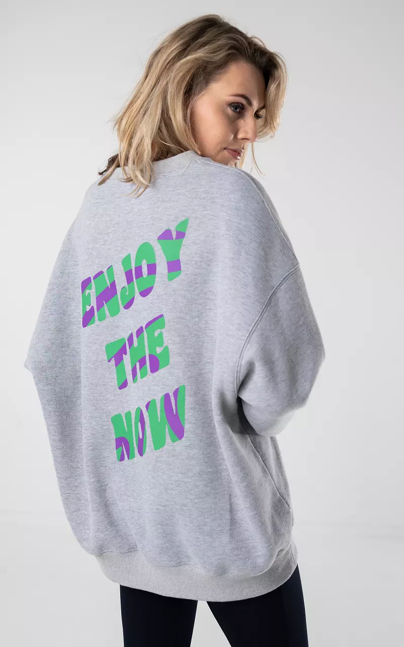 Oversized Pullover mit Text  Grau