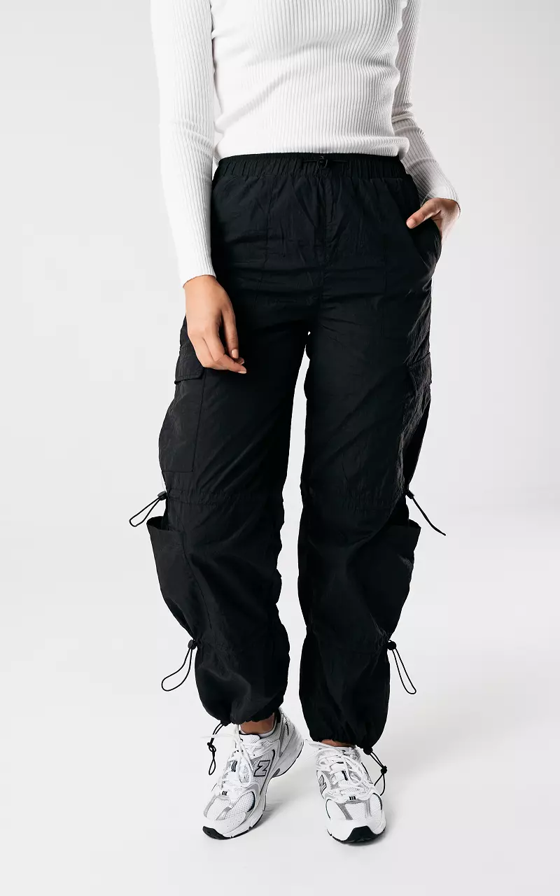 Cargo parachute trousers with elastic details - Black