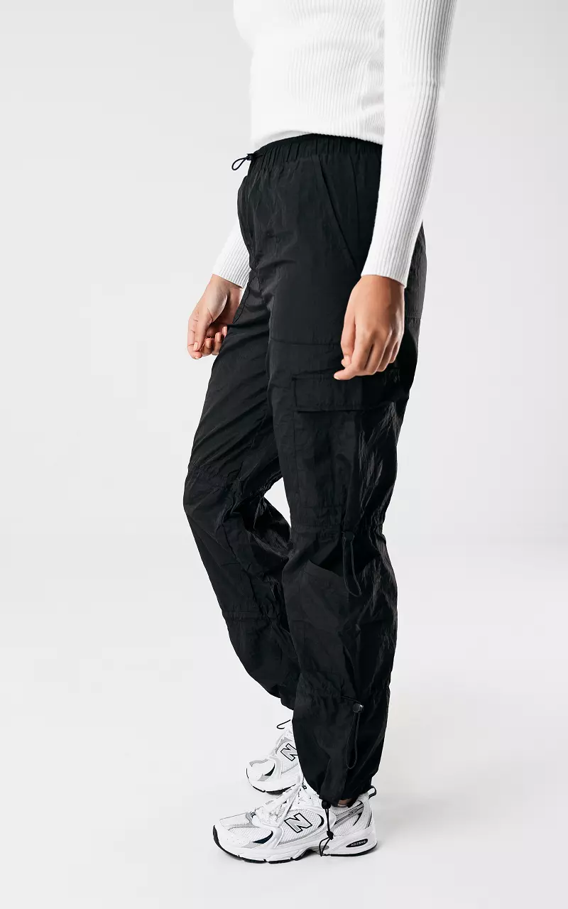 Cargo parachute trousers with elastic details - Black