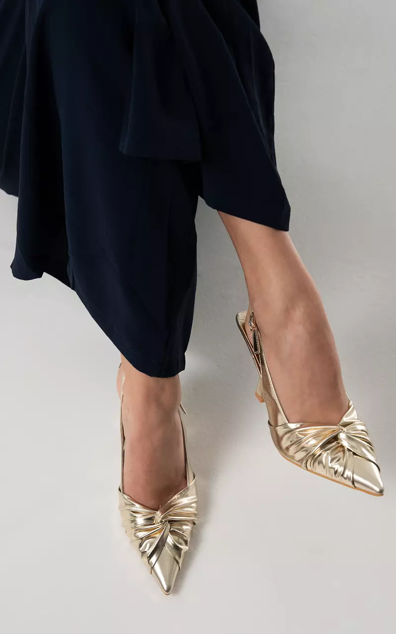 Satin-look pointed heels Gold