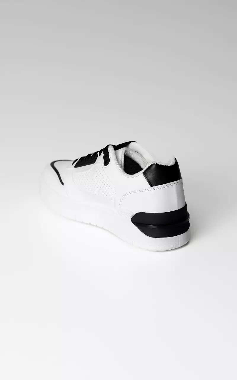Karl Lagerfeld women´s fashionable sneakers on a thick sole - white | Robel. shoes