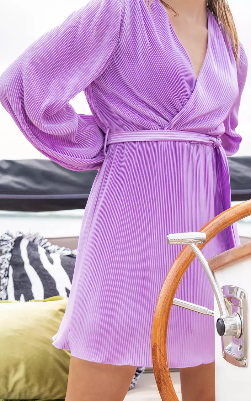 Pleated dress with v-neck Lilac