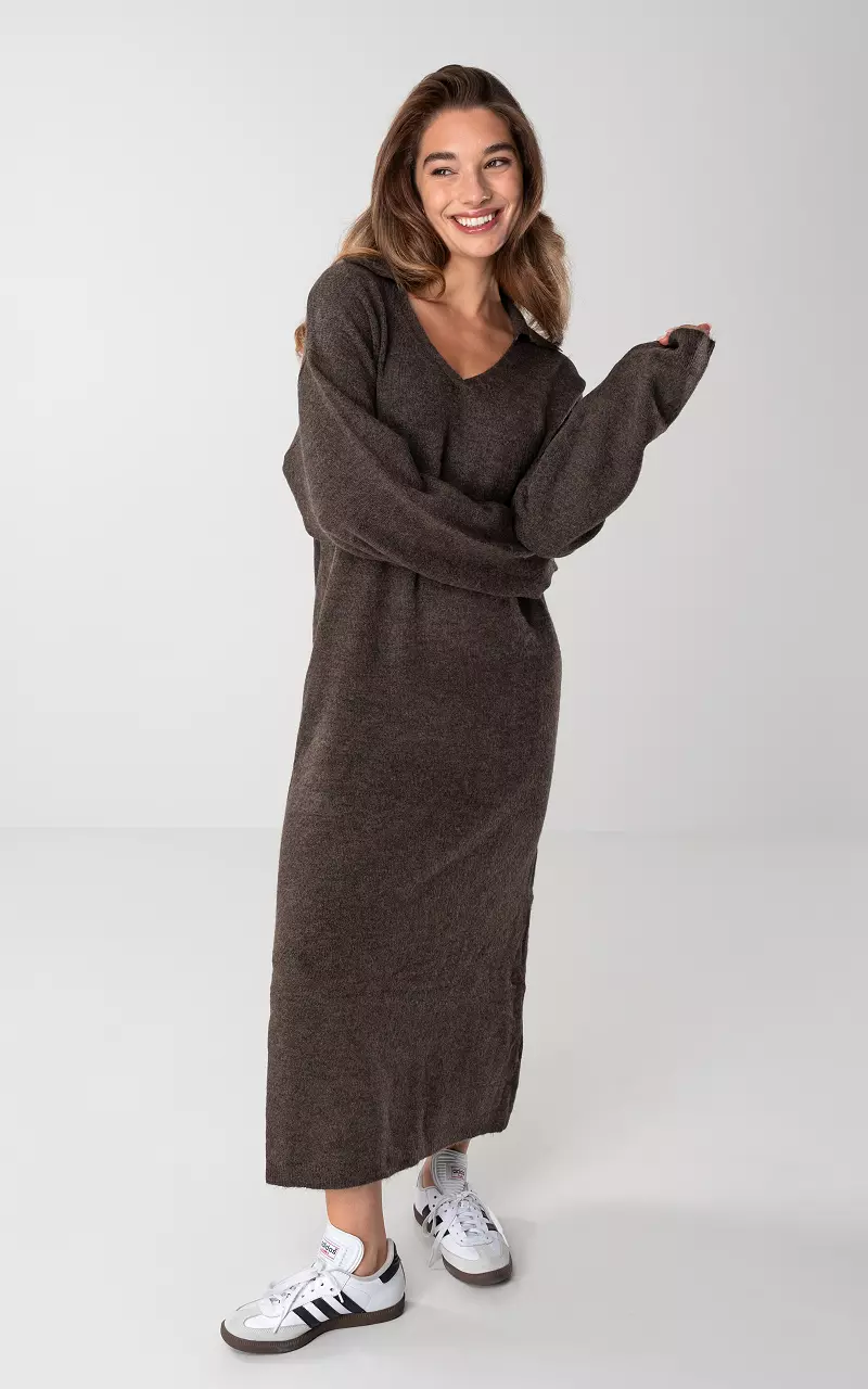 Maxi dress with v-neck Dark Brown