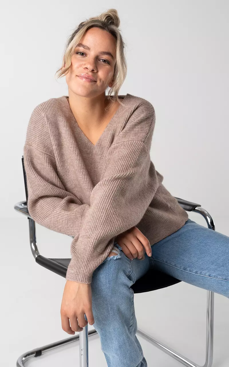 Basic trui met v-hals Taupe