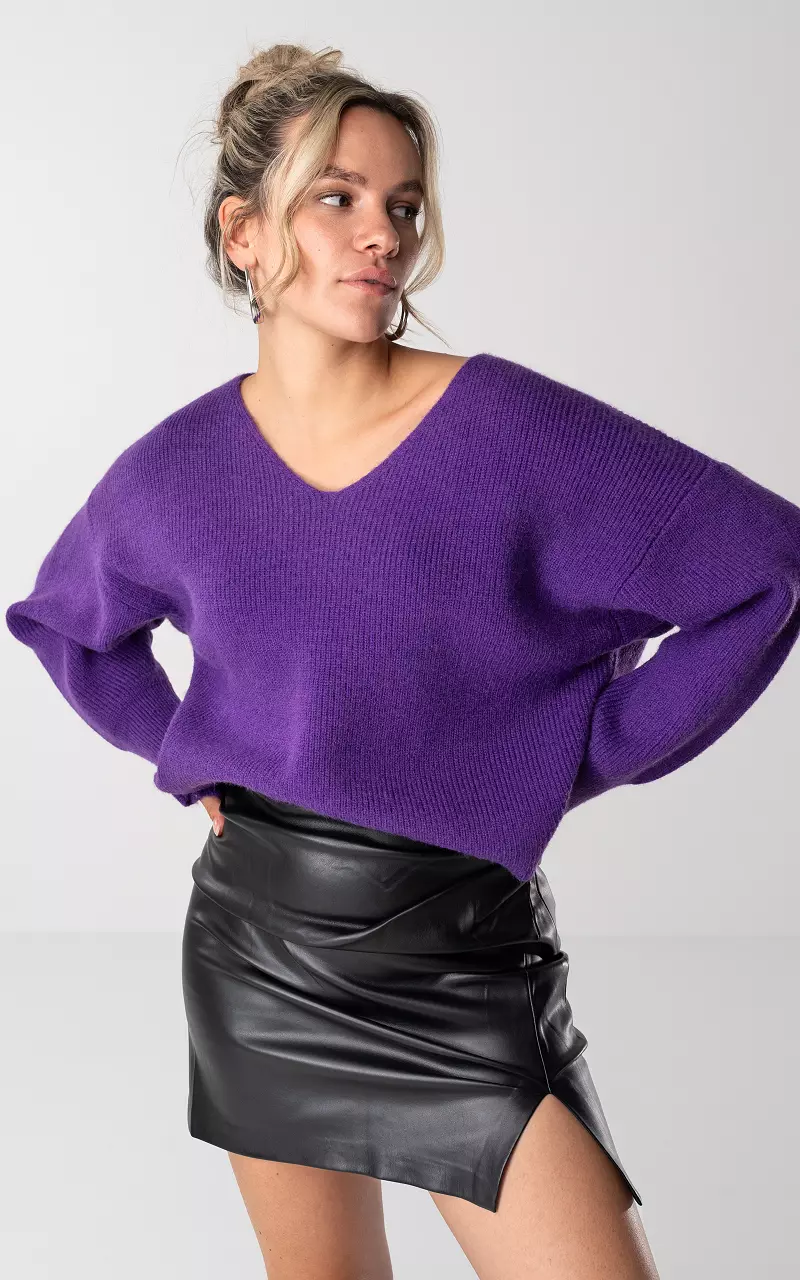 Basic sweater with v-neck Purple