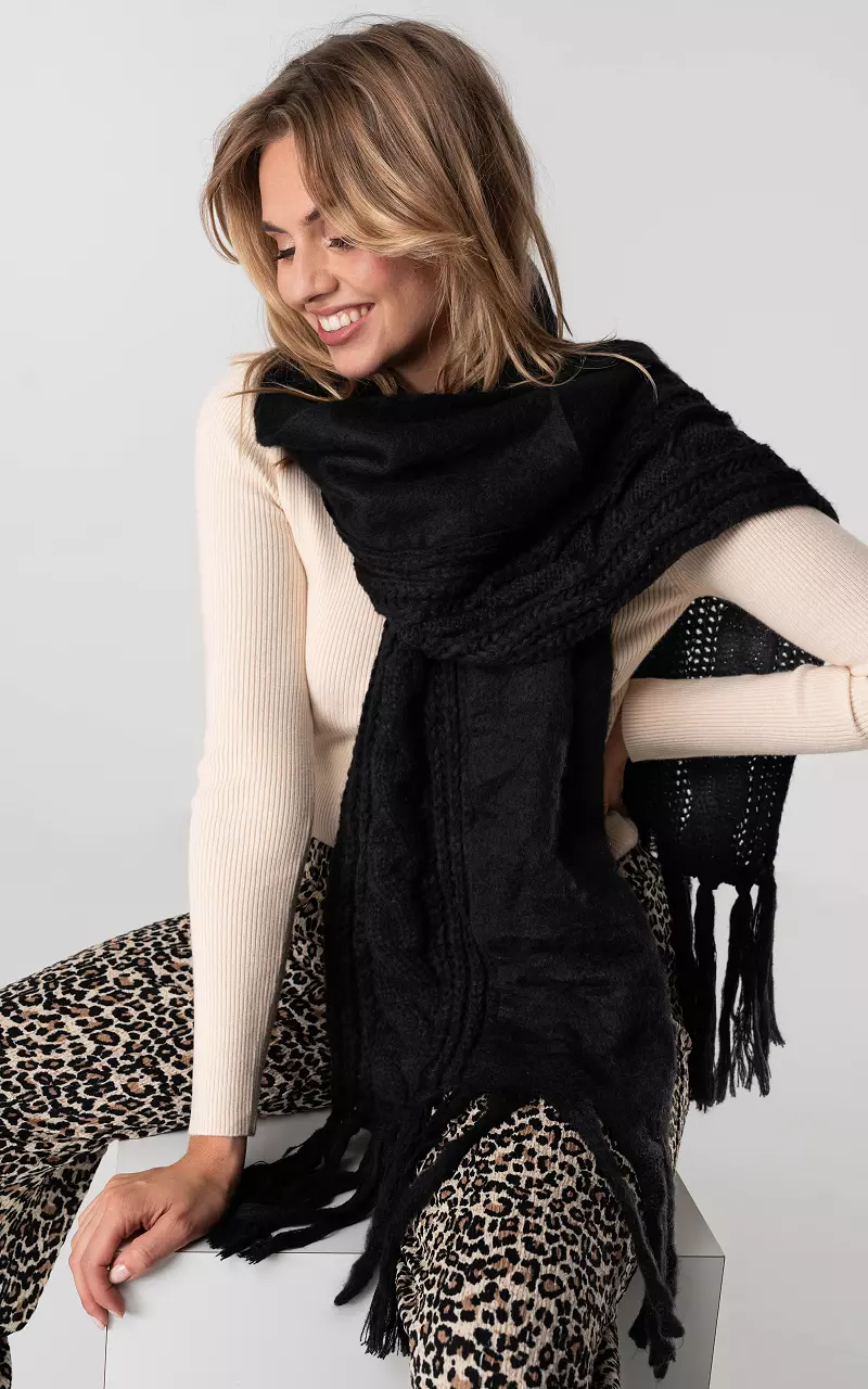 Scarf with fringes Black