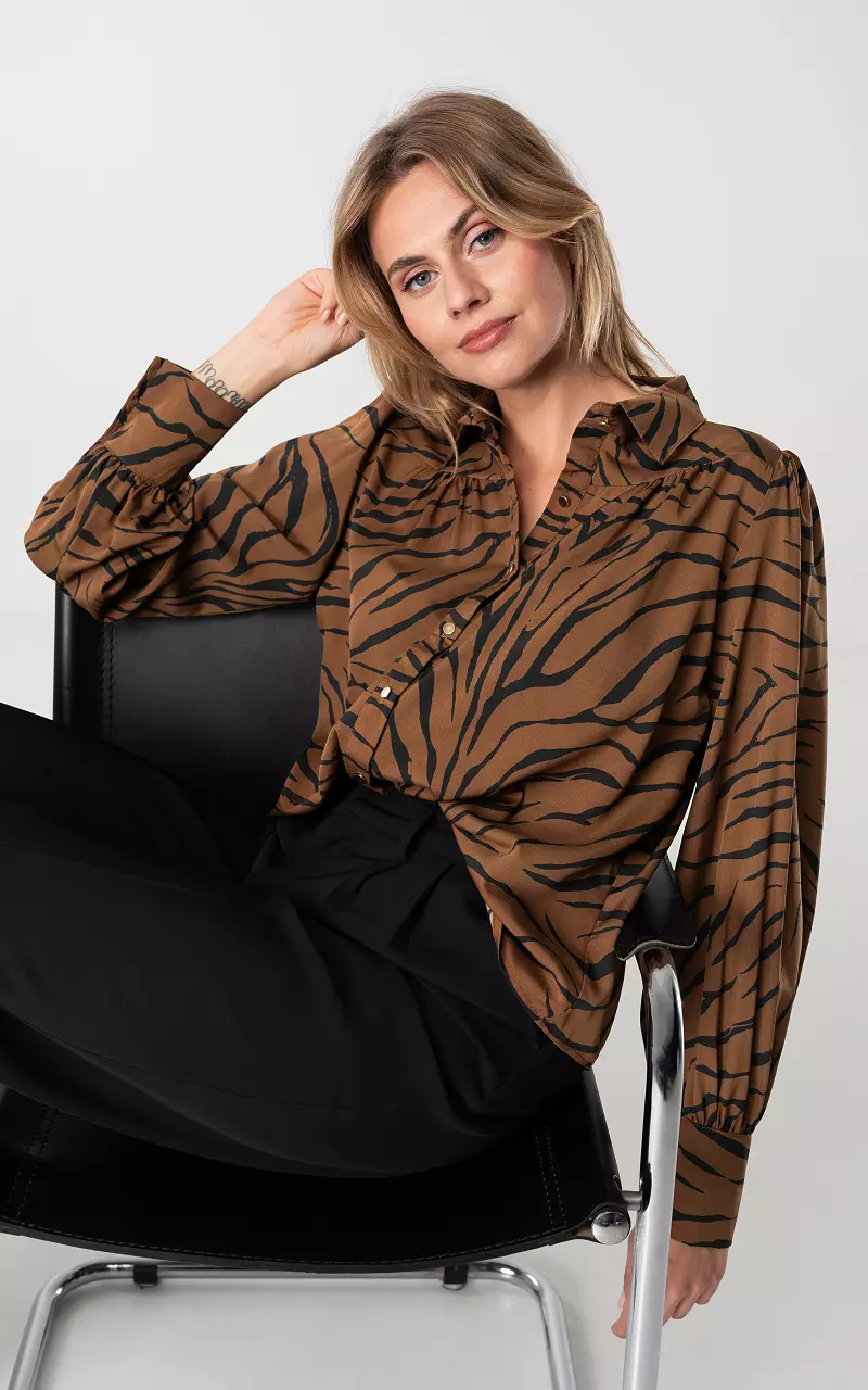 Zebra print blouse met goudkleurige knoopjes Bruin Zwart