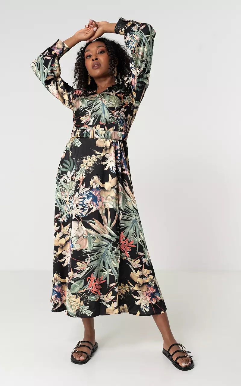 Satin-look jurk met ceintuur Zwart Lichtgroen