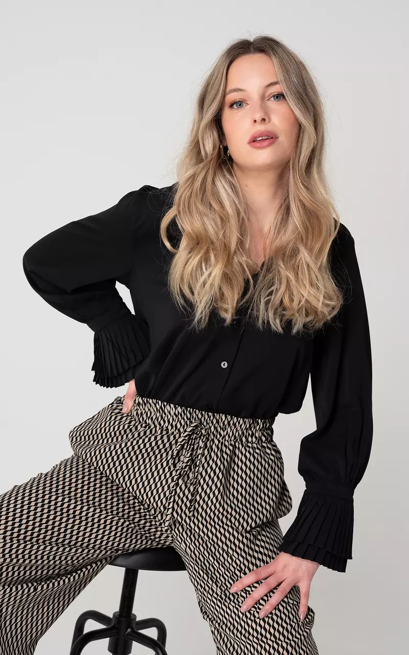 Blouse with pleated sleeves Black