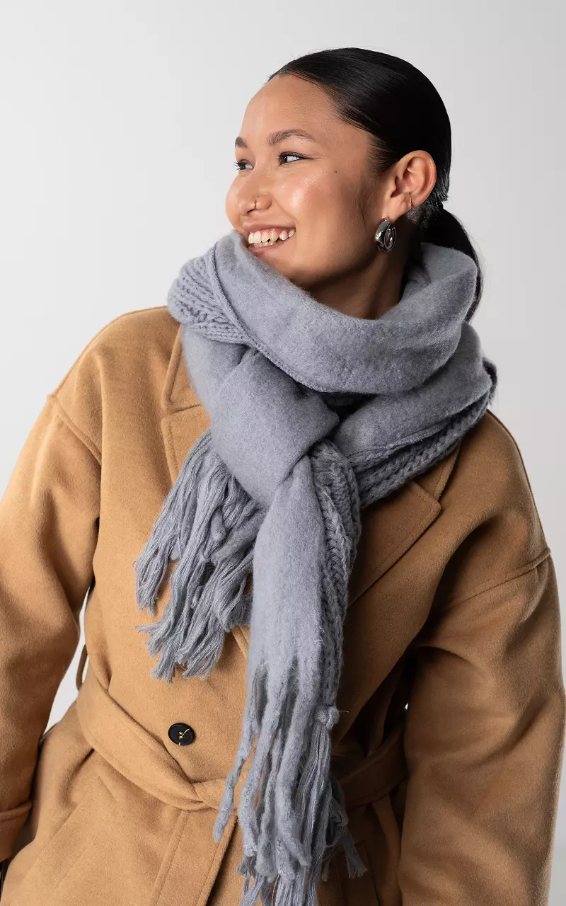 Scarf with fringes Grey
