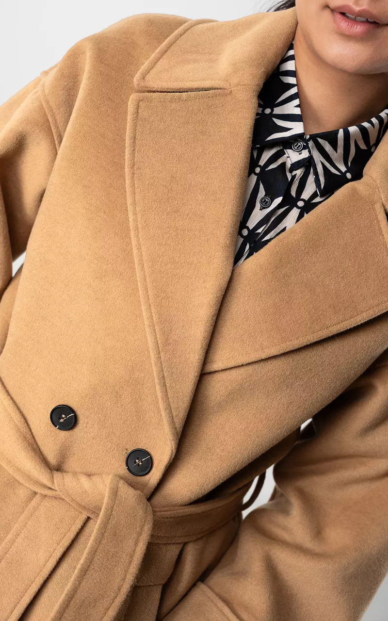 Coat with belt and side pockets | Guts & Gusto