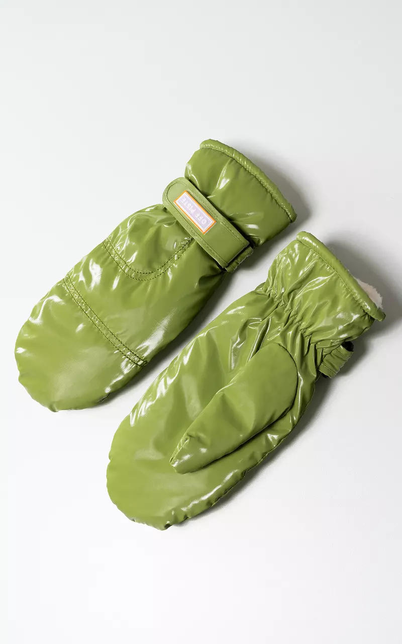 Lined metallic-look mittens Green