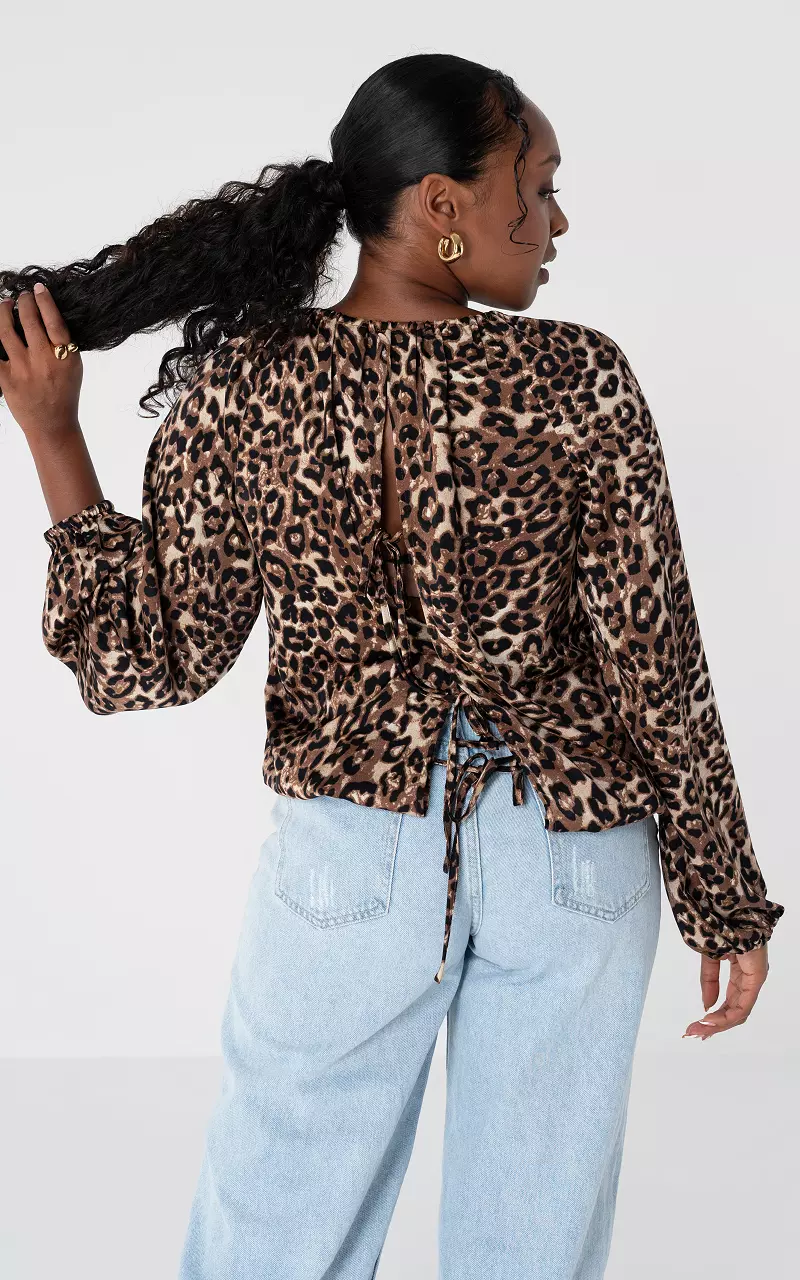 Top mit Rückenausschnitt und Leoprint Leopard