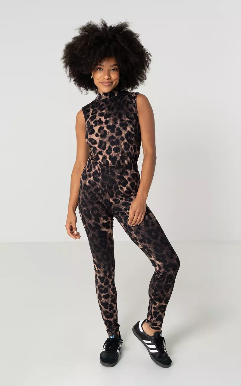 Top with leopard print and turtle neck Leopard