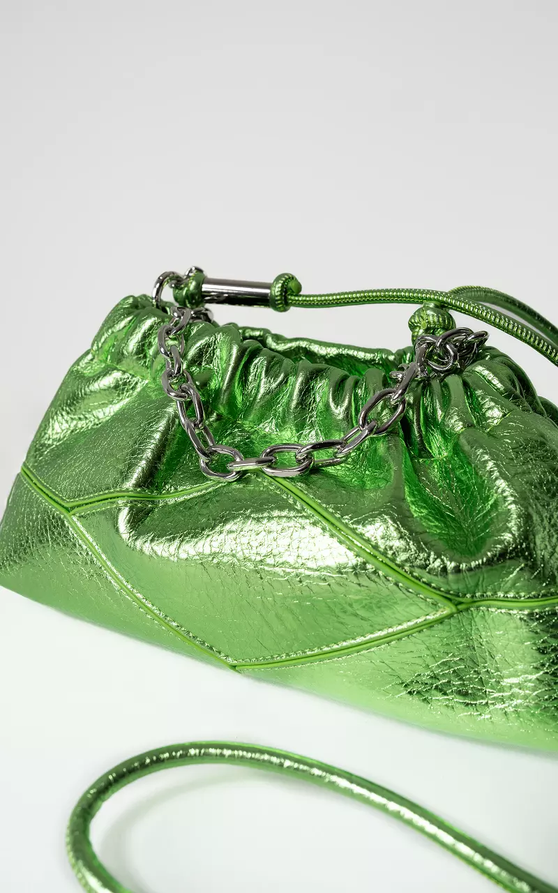 Tasche in Metallic-Look mit silbernen Details Grün