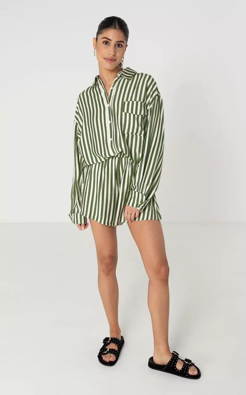 Short with striped pattern Dark Green White