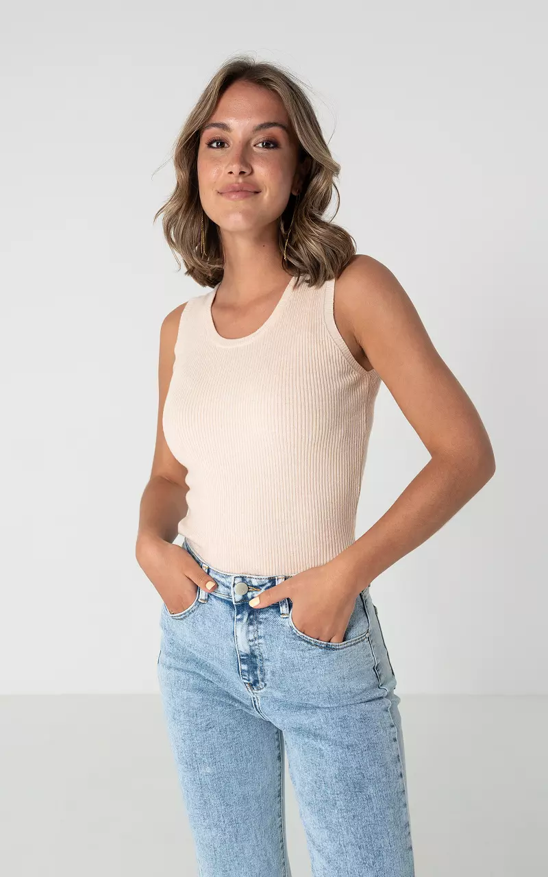 Top with round neck and ribbed fabric Beige