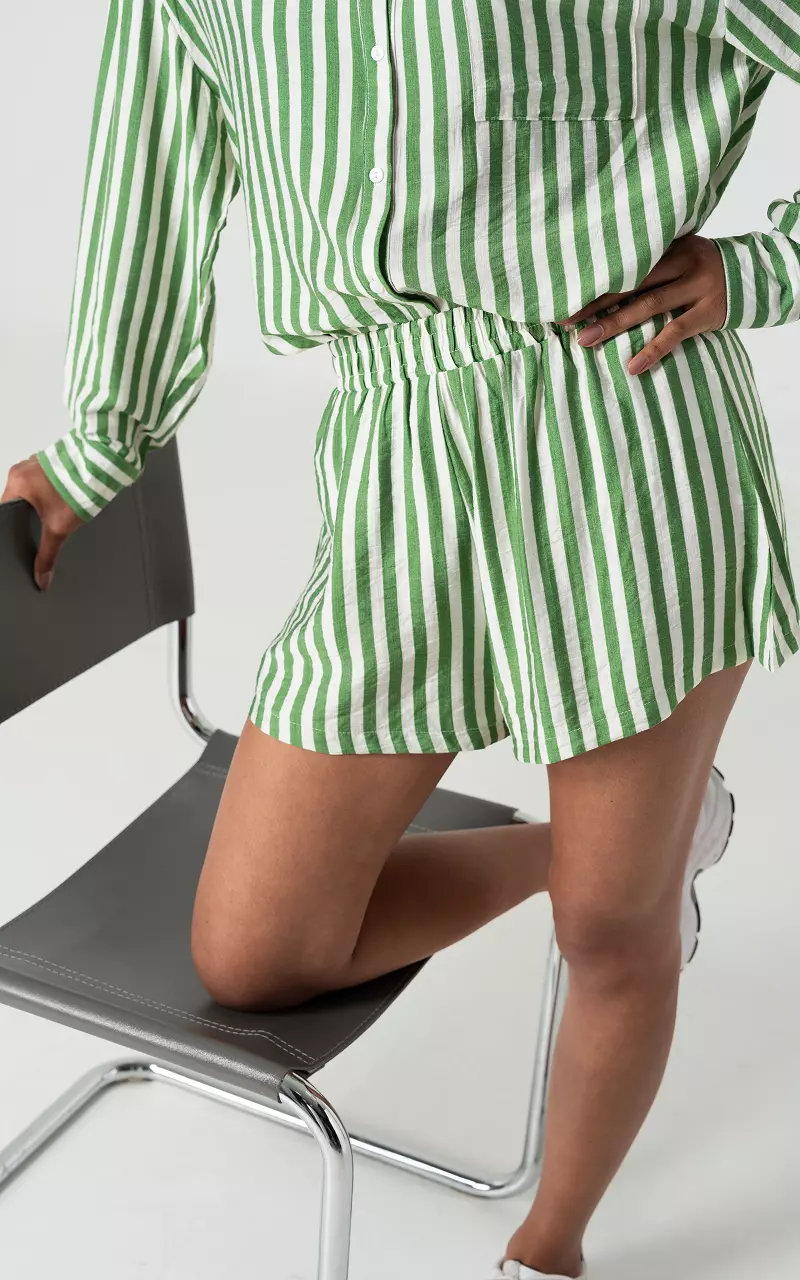 Short with striped pattern Green White