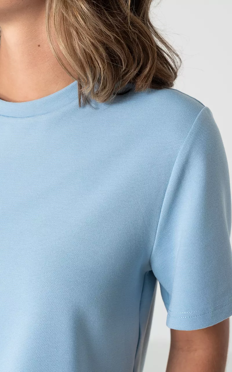 Short top with round neck Light Blue