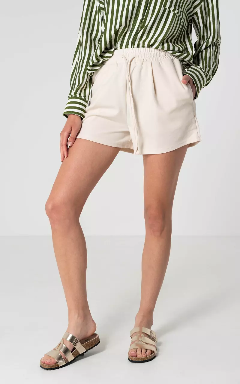 Short met strikdetail Creme