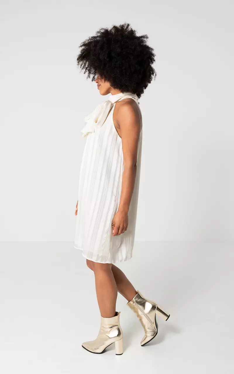 Satijnen look jurk met glitterdetail Creme