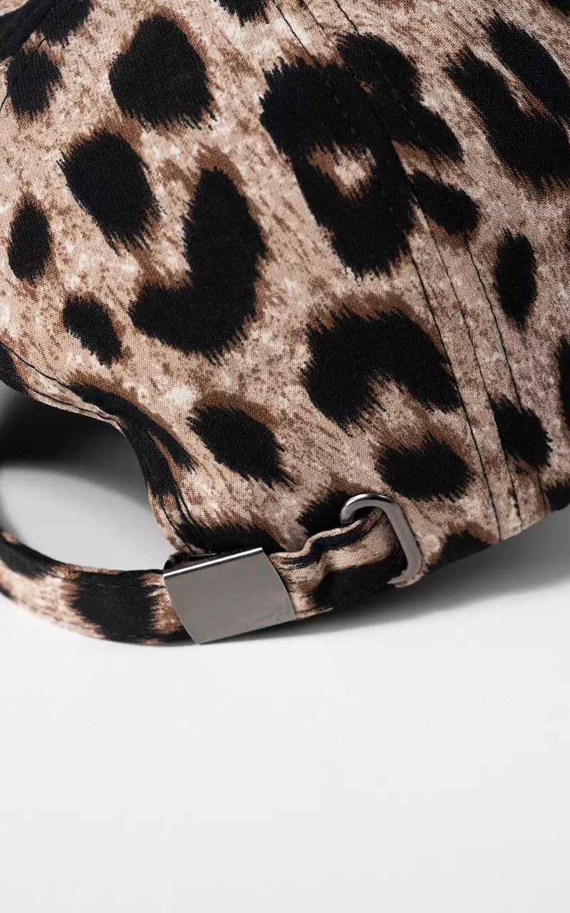 Adjustable cap with leopard print Leopard