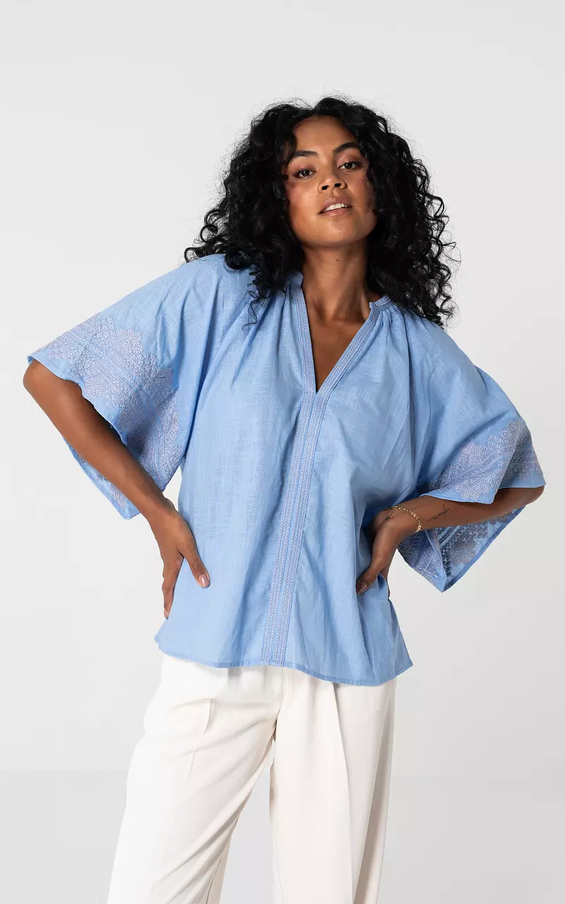 Top met embroidery print Blauw