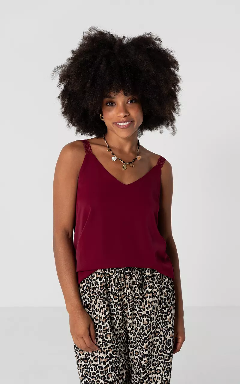 Basic top with laced details Dark Red