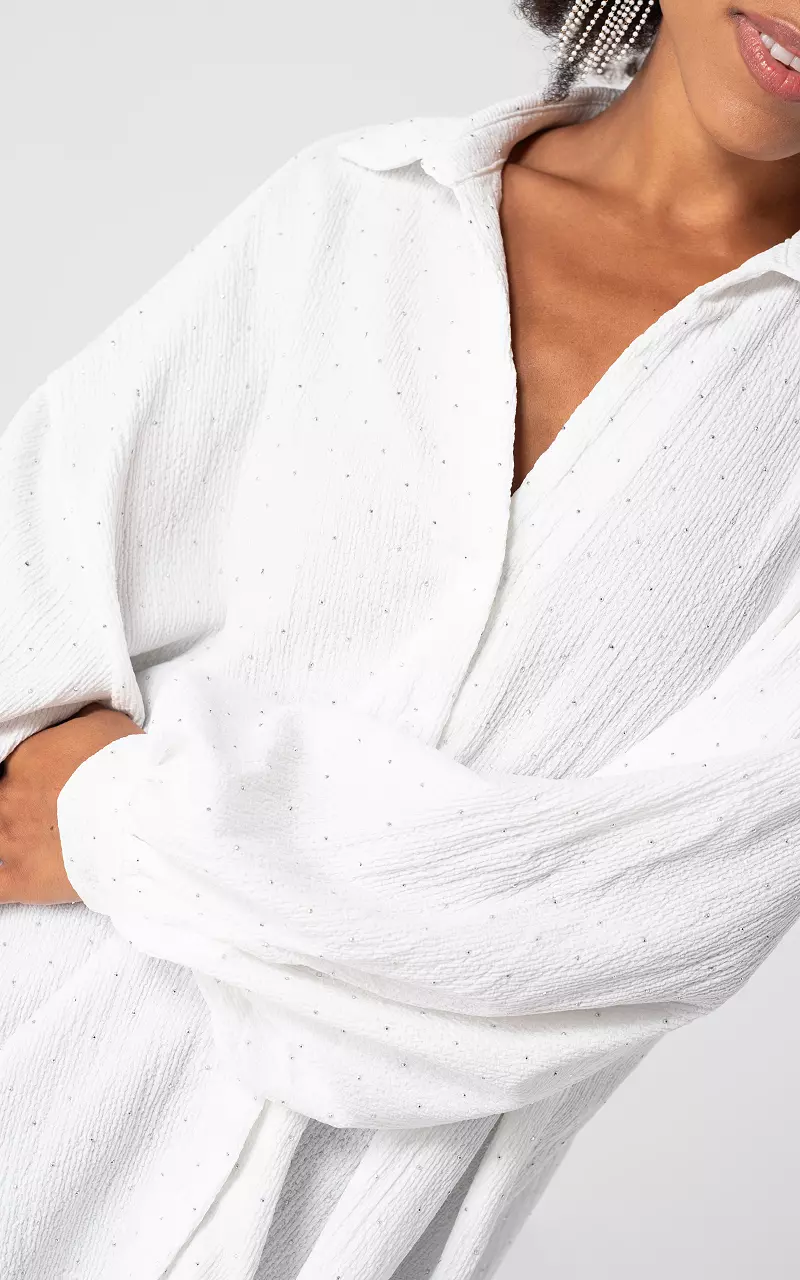 Oversized Bluse mit Strasssteinen Weiß