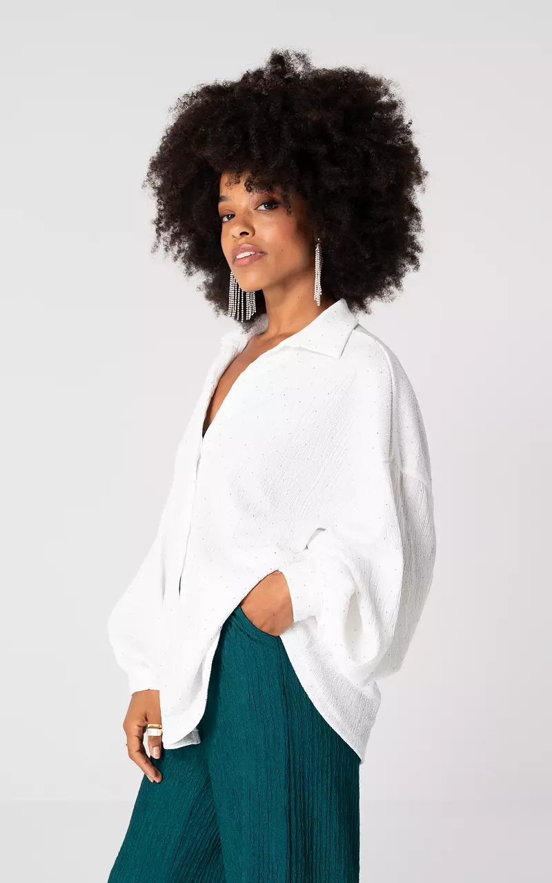 Oversized Bluse mit Strasssteinen Weiß