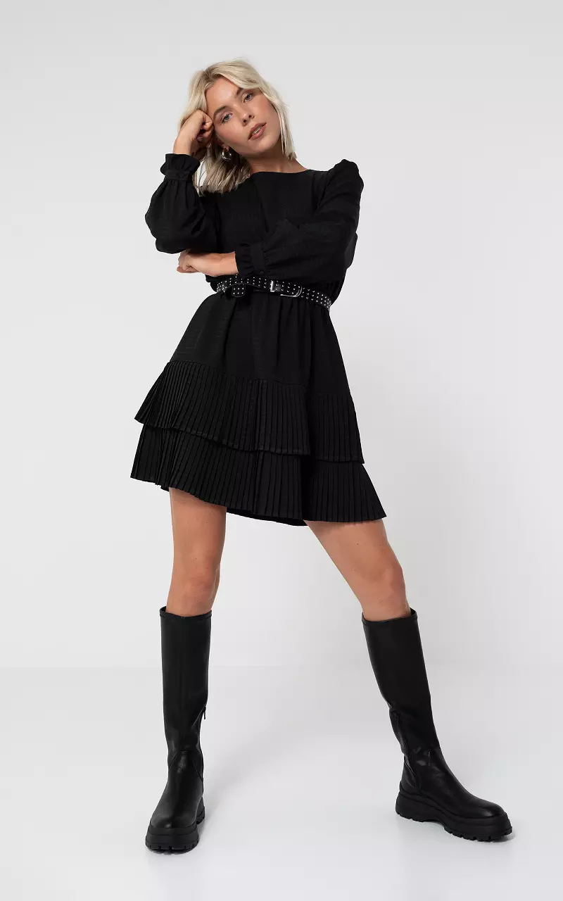 Round neck dress with ruffles Black