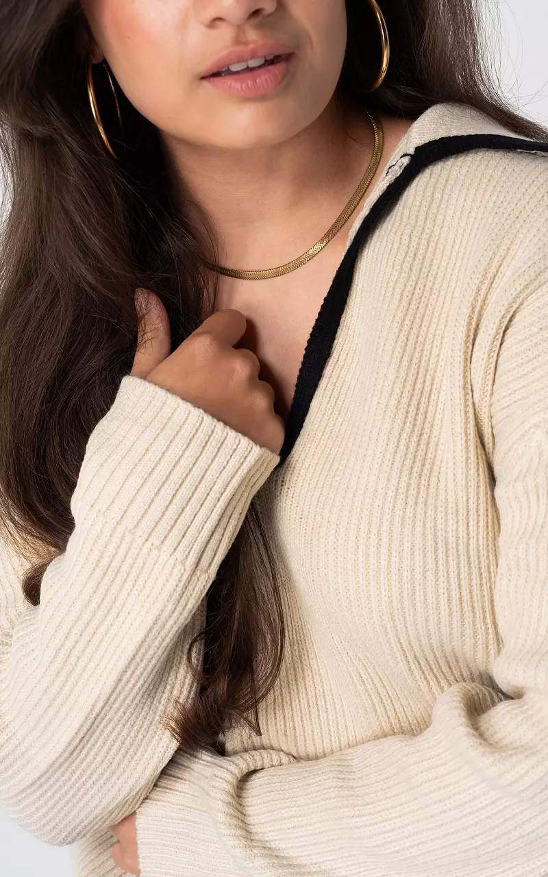 Sweater with v-neck and collar Beige Black