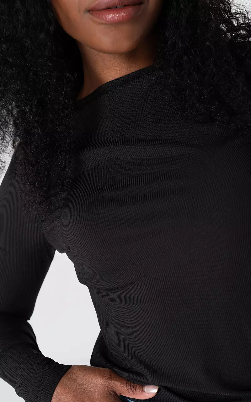 Basic top met rib detail Zwart