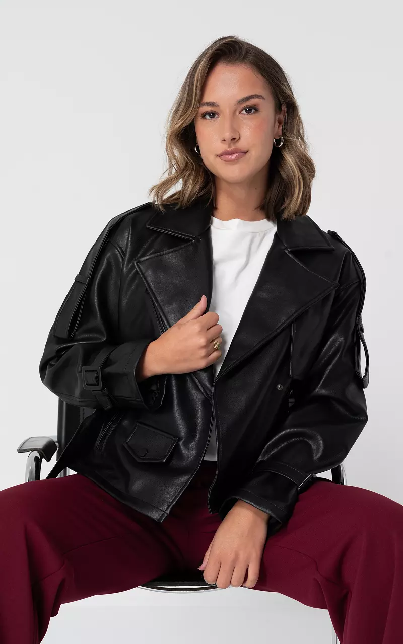 Lederlook Jacke mit Drucknöpfen Schwarz