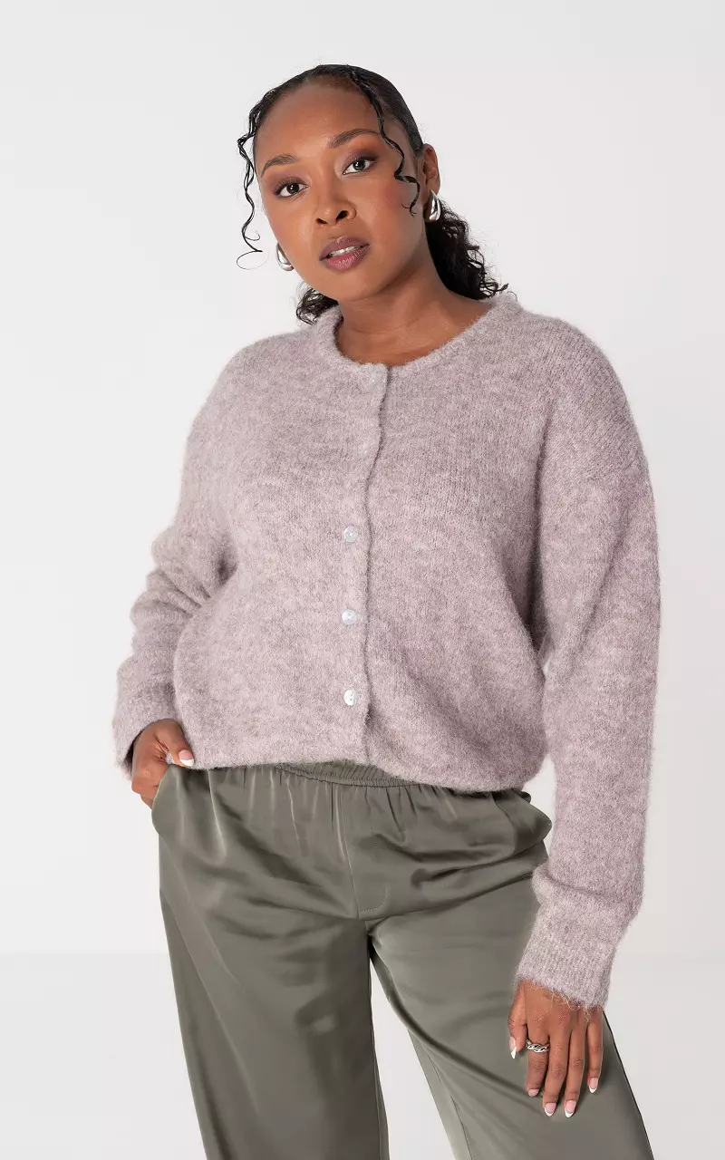 Strickjacke mit perlmuttfarbenen Knöpfen Taupe