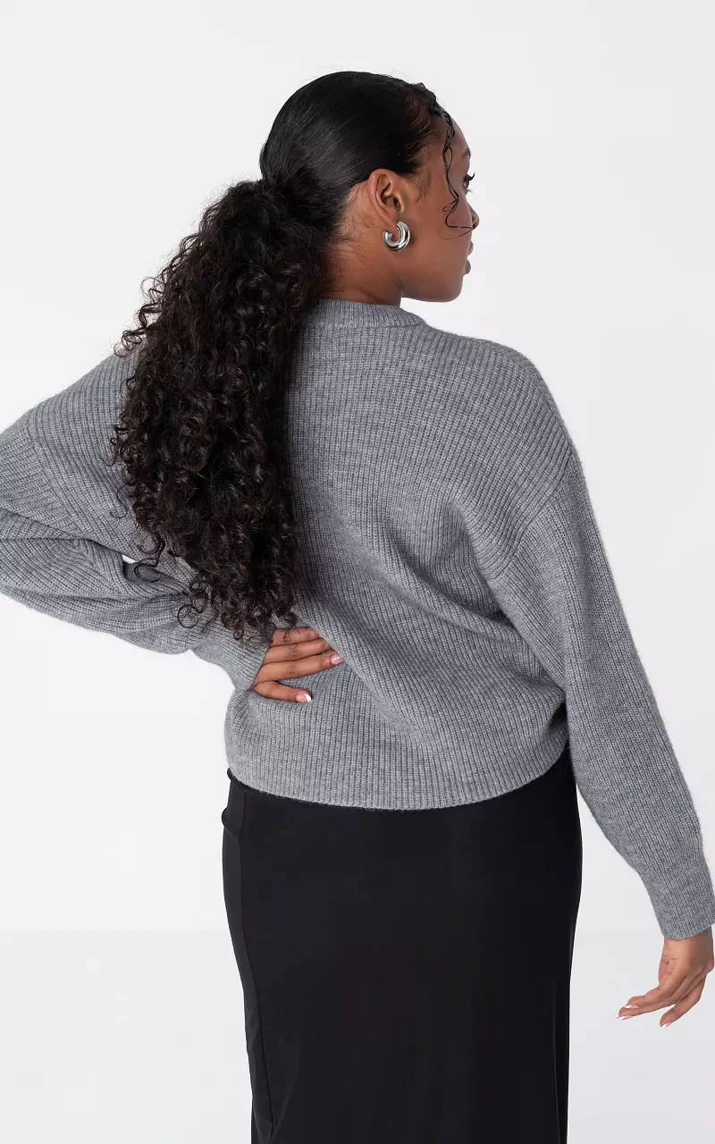 Sweater with round neck Grey