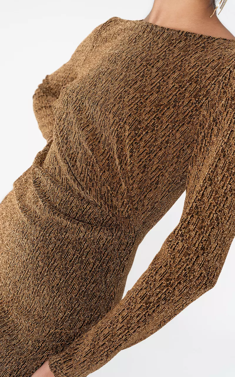 Glittery dress with round neck Gold