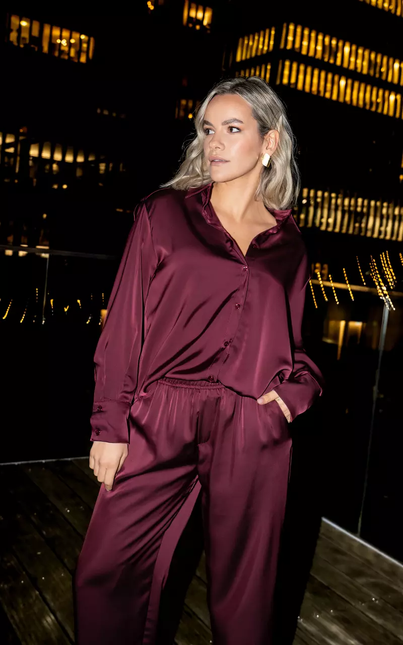 Satin look blouse met knoopjes Bordeaux