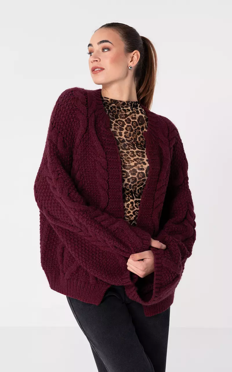 Chunky knitted open cable cardigan Bordeaux