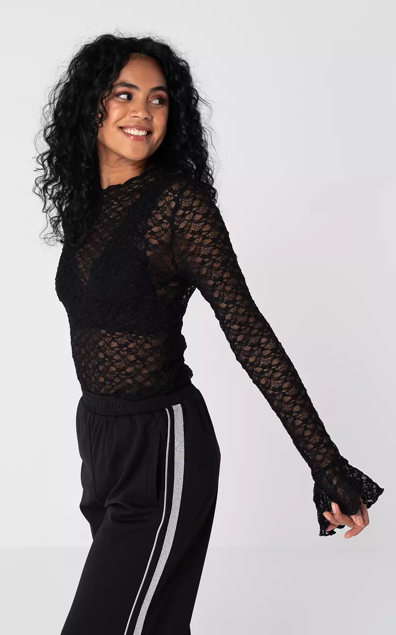 Laced top with round neck Black