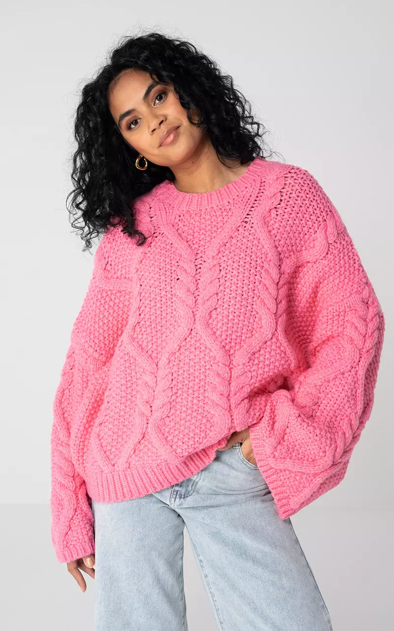Chunky knitted cable sweater with round neck Pink