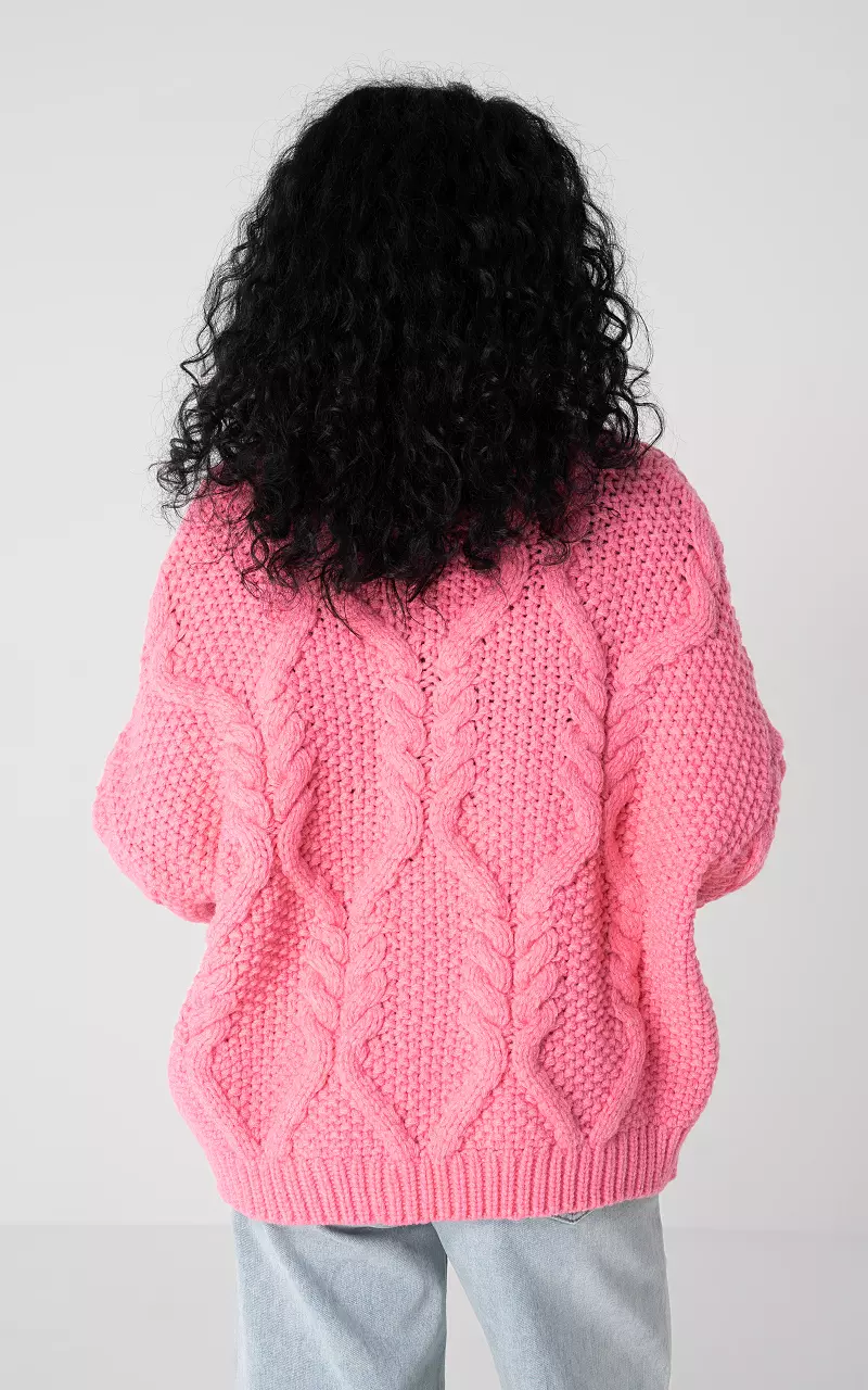 Chunky knitted cable sweater with round neck Pink