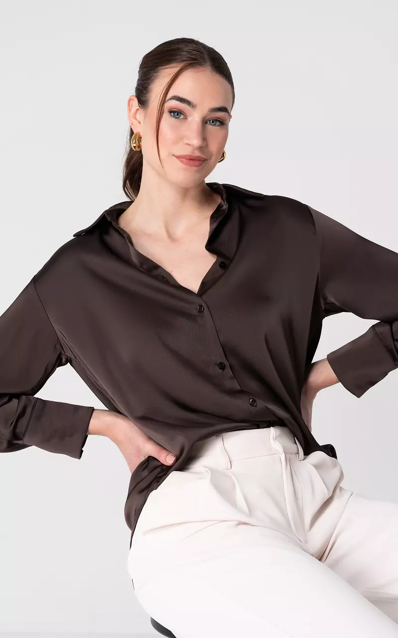 Satin look blouse met knoopjes Donkerbruin