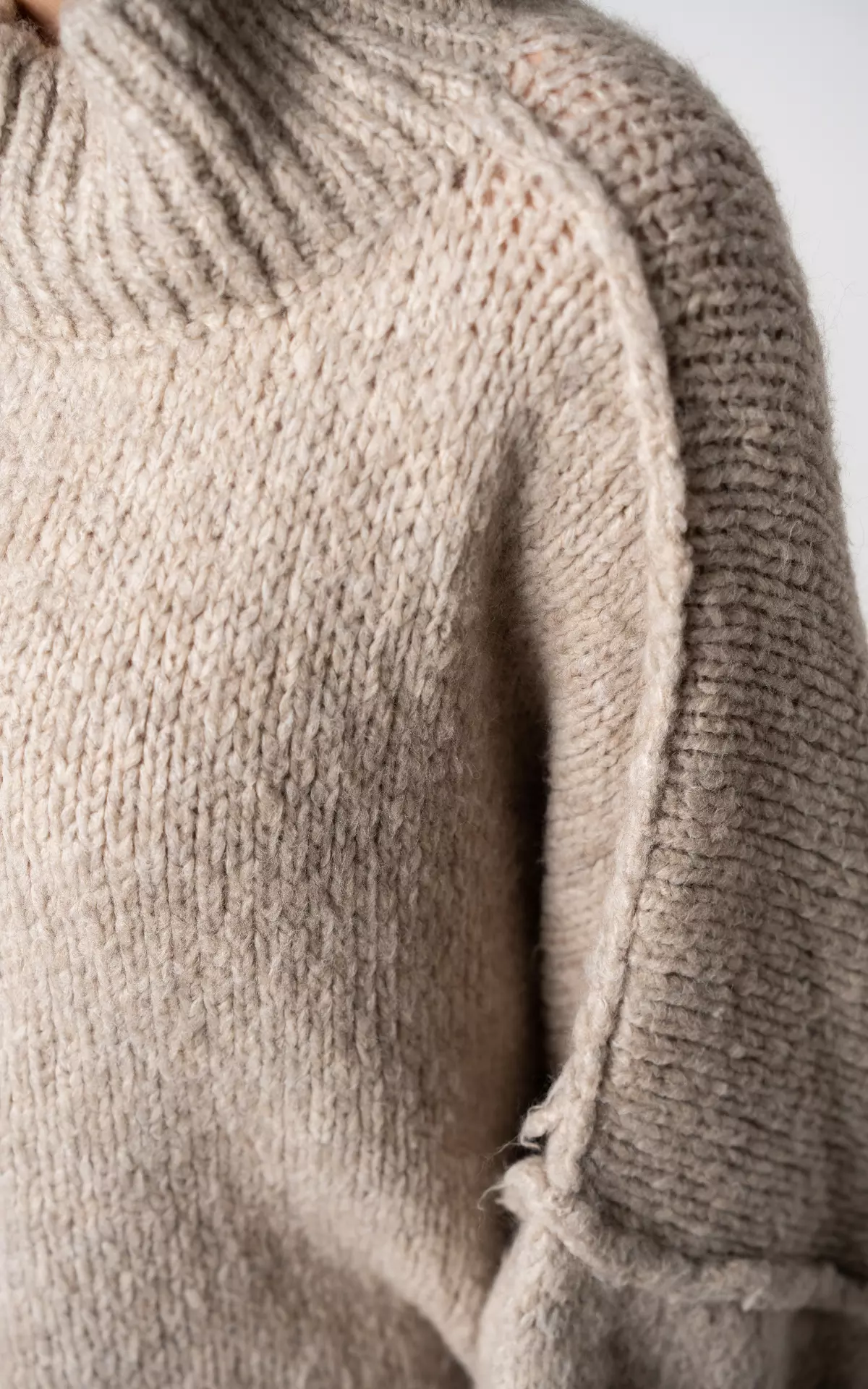 Oversized woolen sweater | Guts & Gusto | GUTSGUSTO.COM