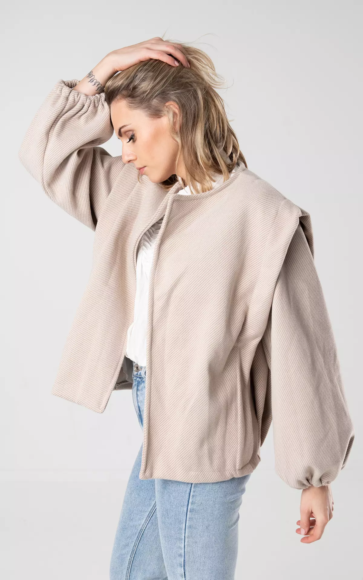 Jacke mit Puffärmeln und Schulterpolster - Beige