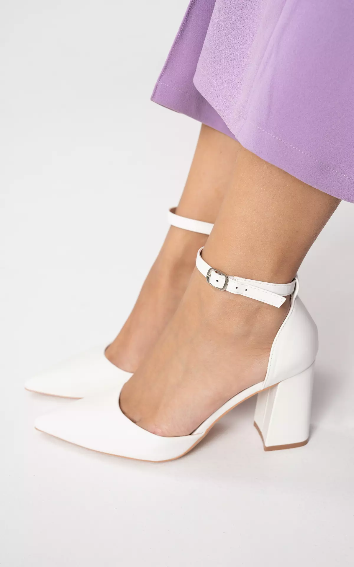 Block ankle clearance heels