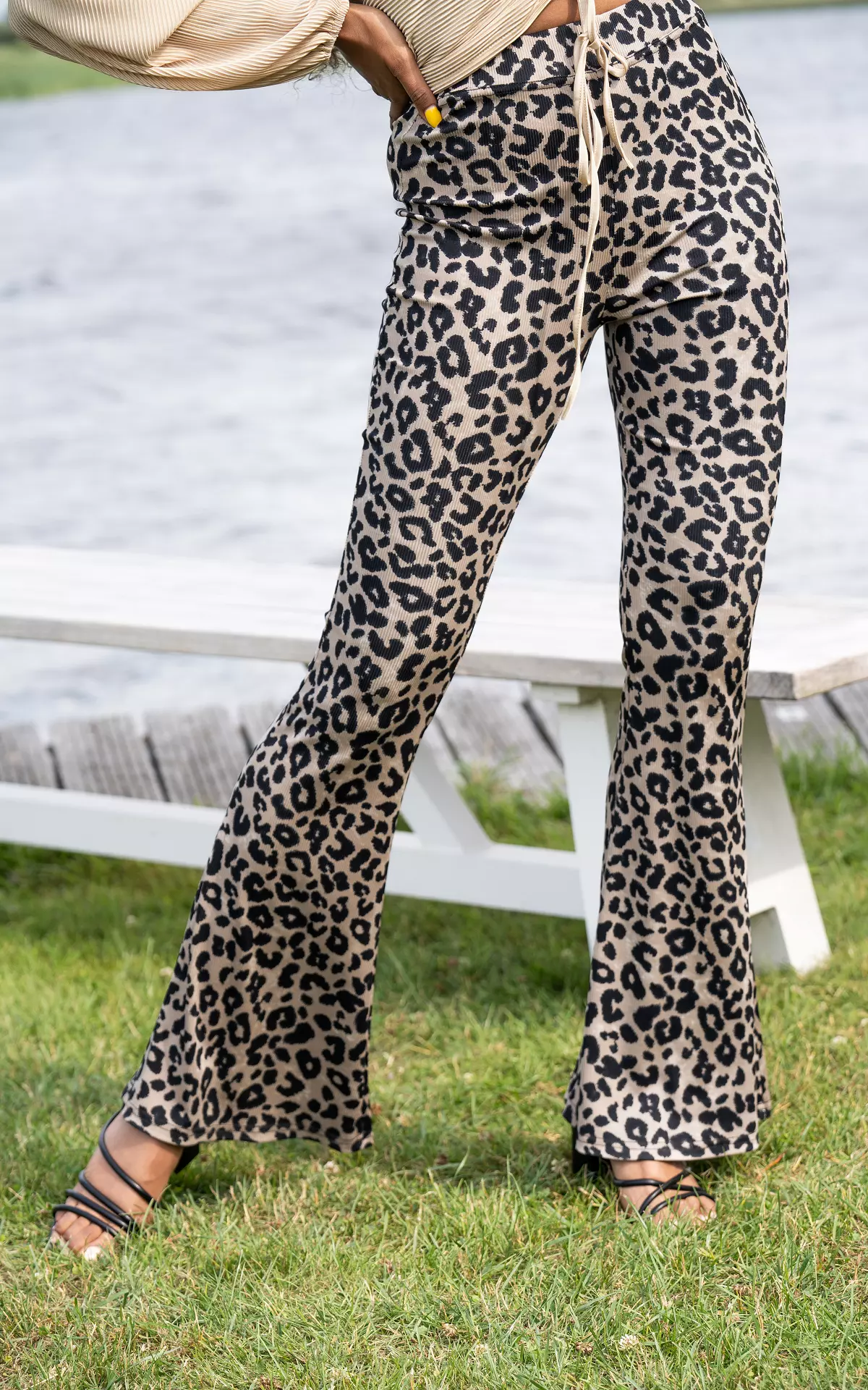 Flared pants with elastic band - Leopard